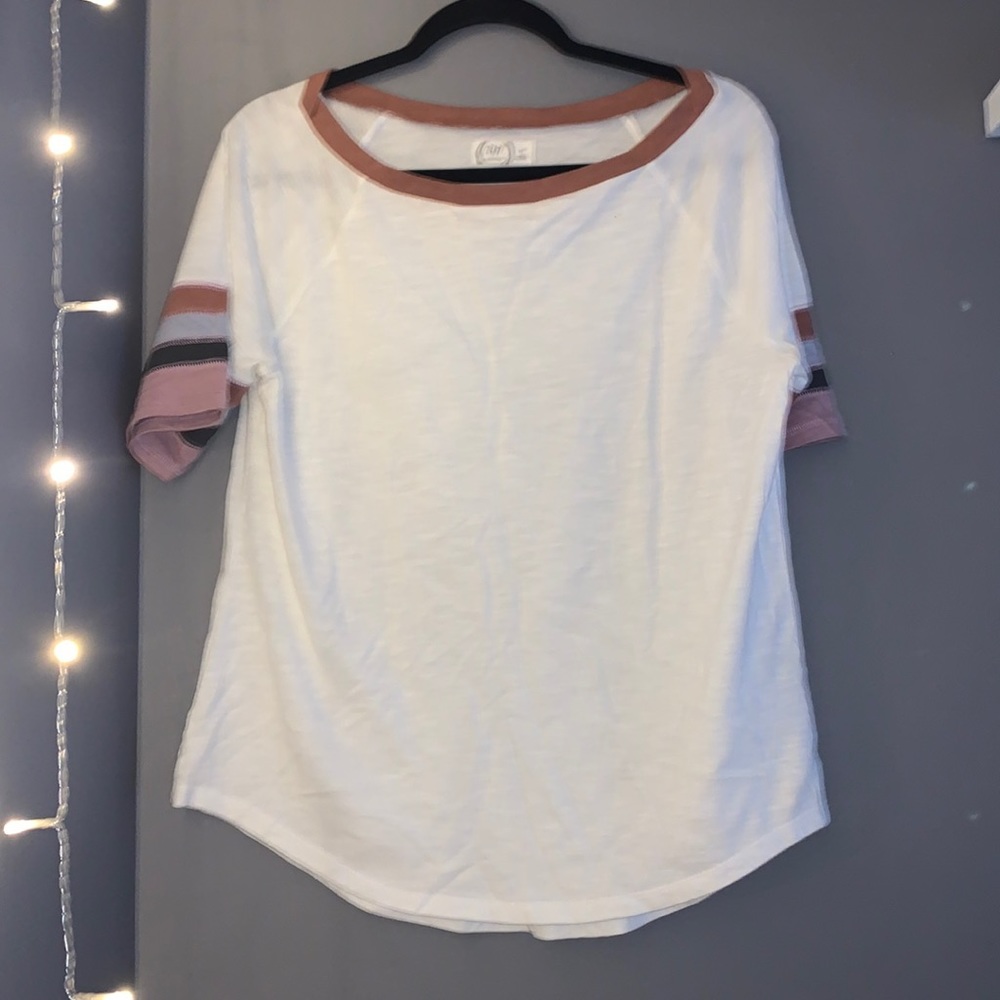 White scoop neck tee